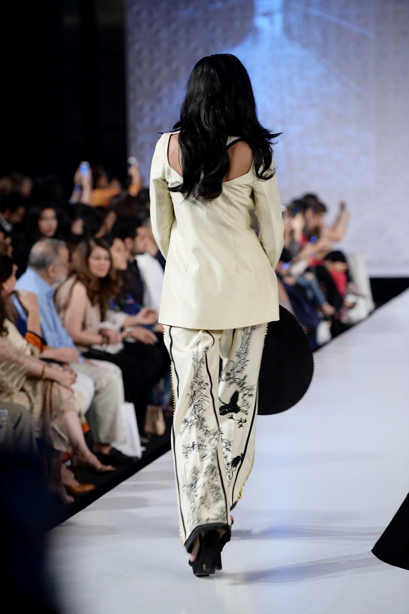 Black and White Suit - Image 6