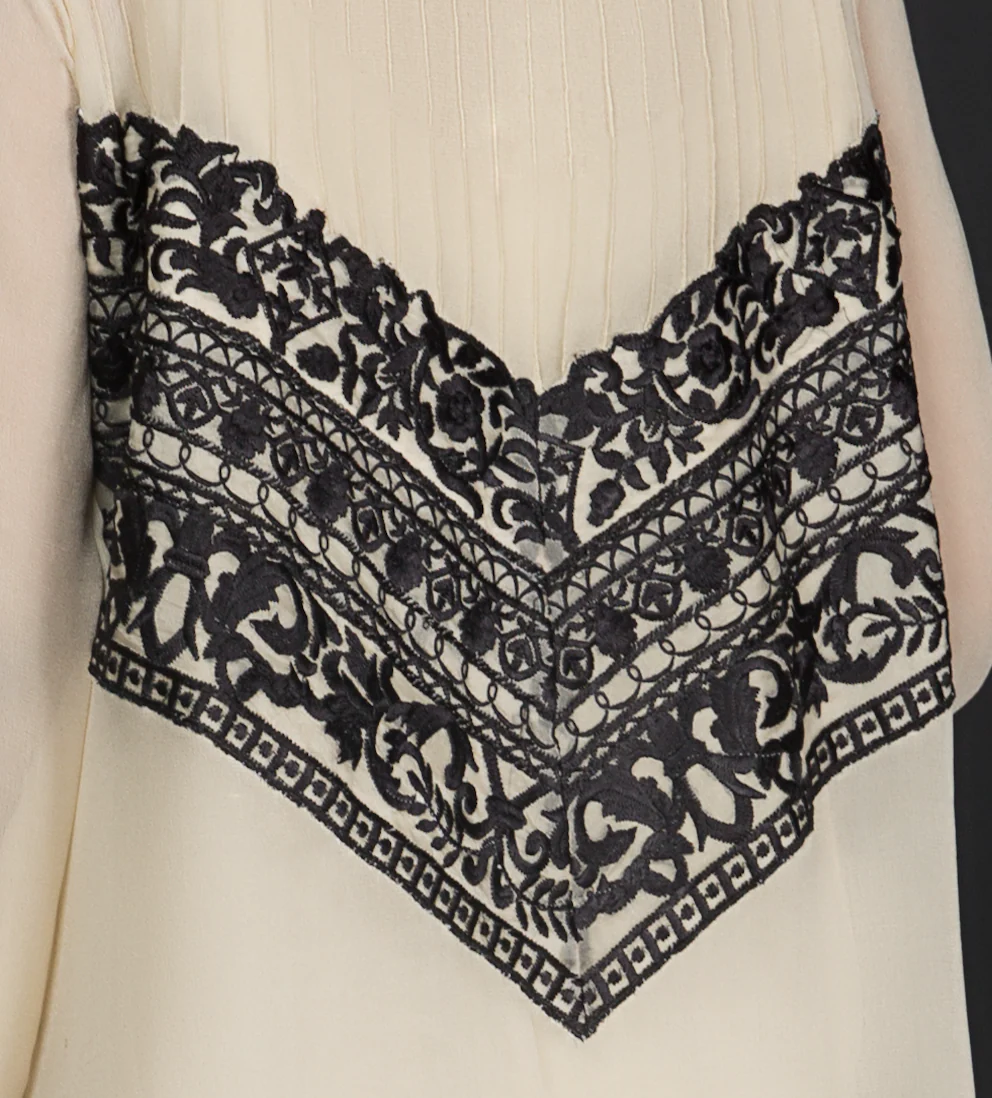 Black & White - Image 6