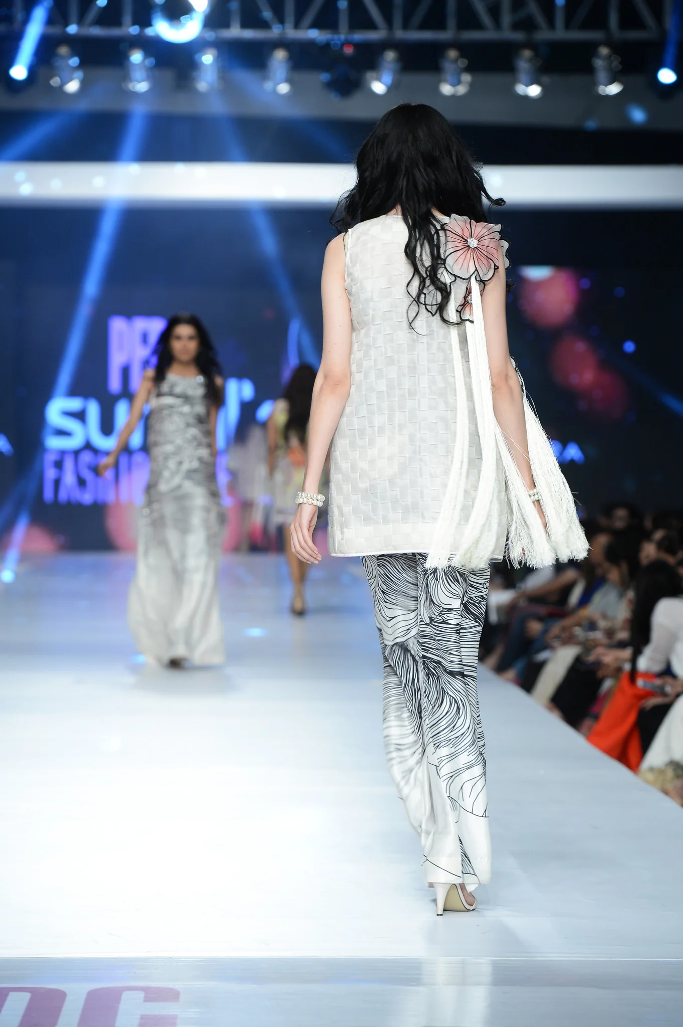 Distant White - Image 2