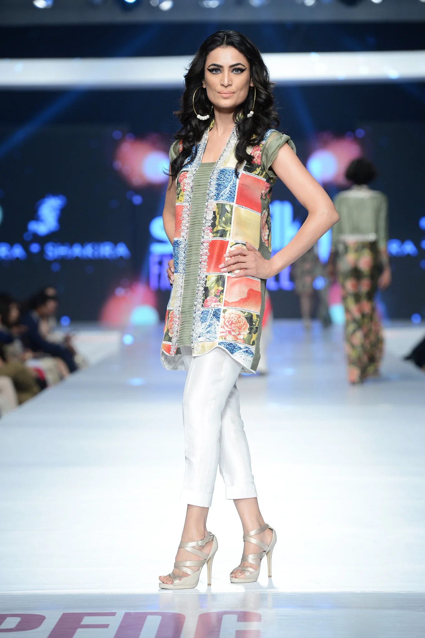 It Girl - Image 2