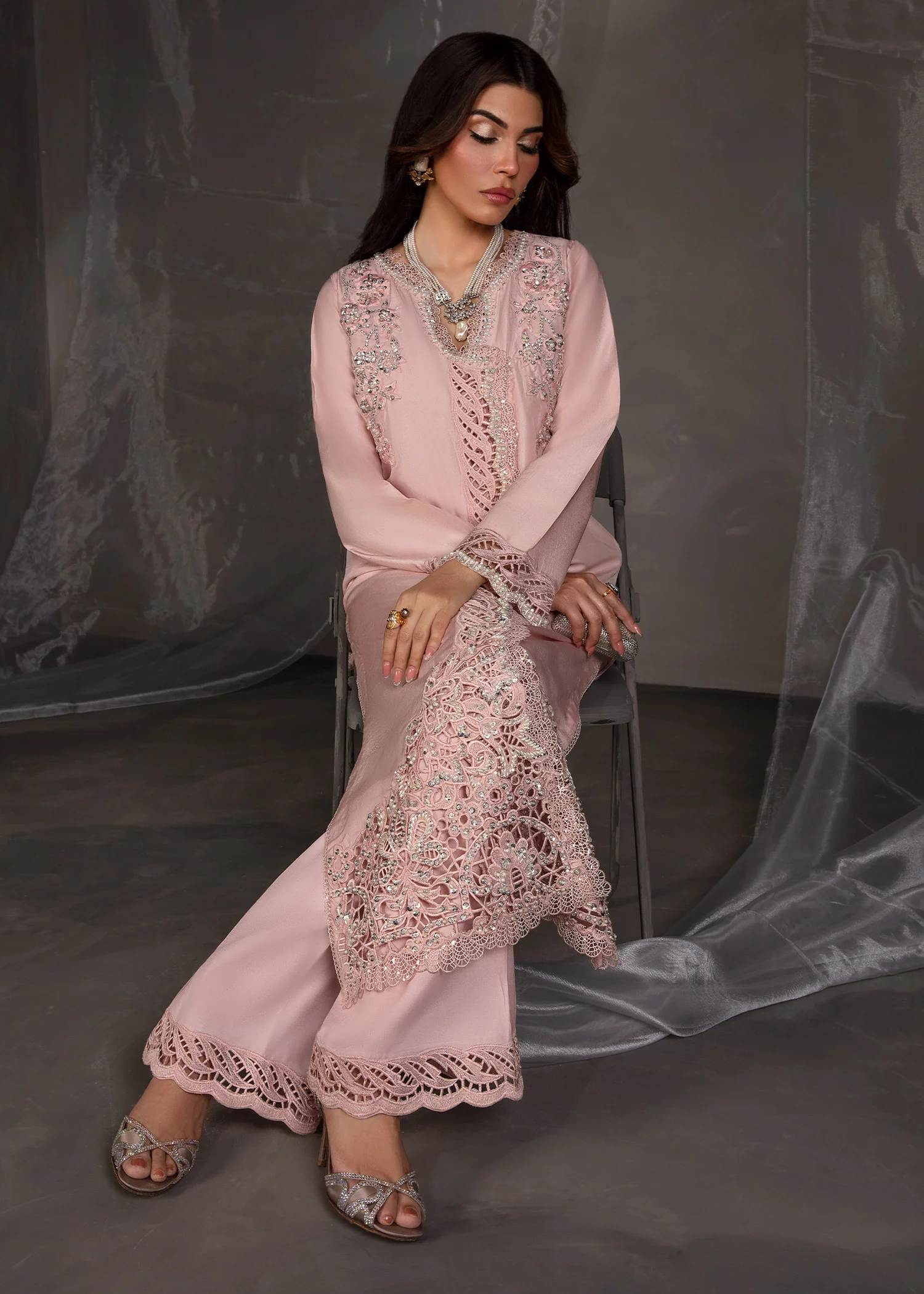 Lustre - Image 4