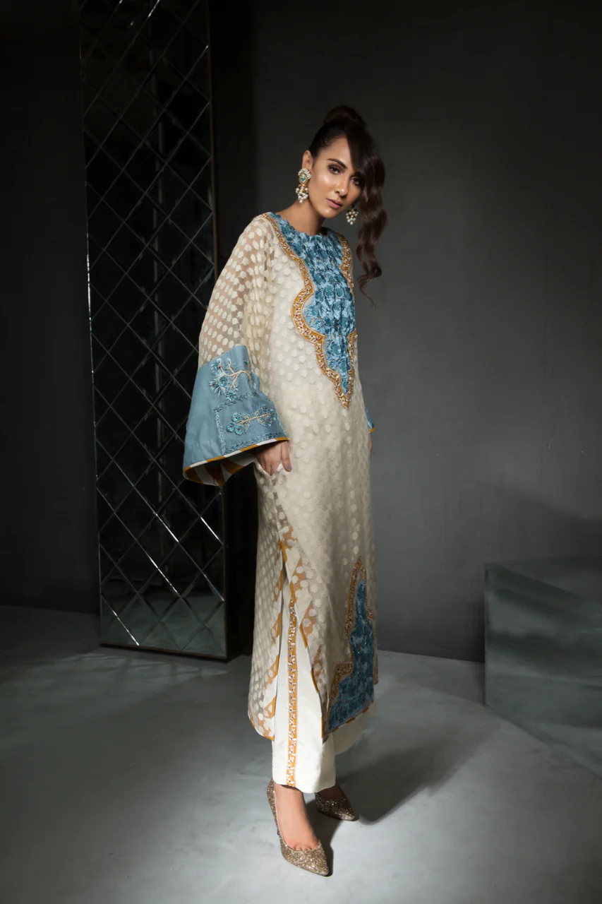 Blue & White - Image 3
