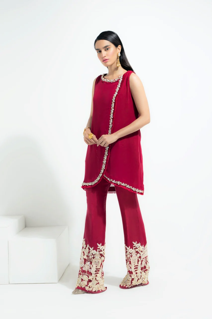 Red Outfit - Image 5
