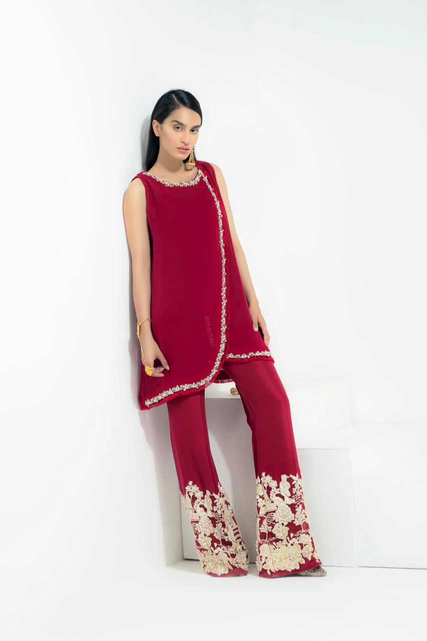 Red Outfit - Image 6