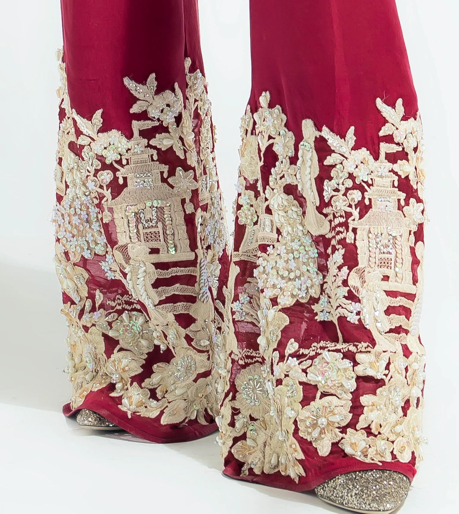 Red Outfit - Image 9
