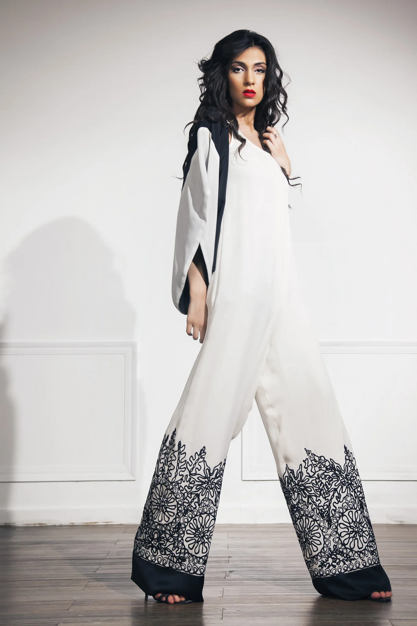 White Moon - Image 5