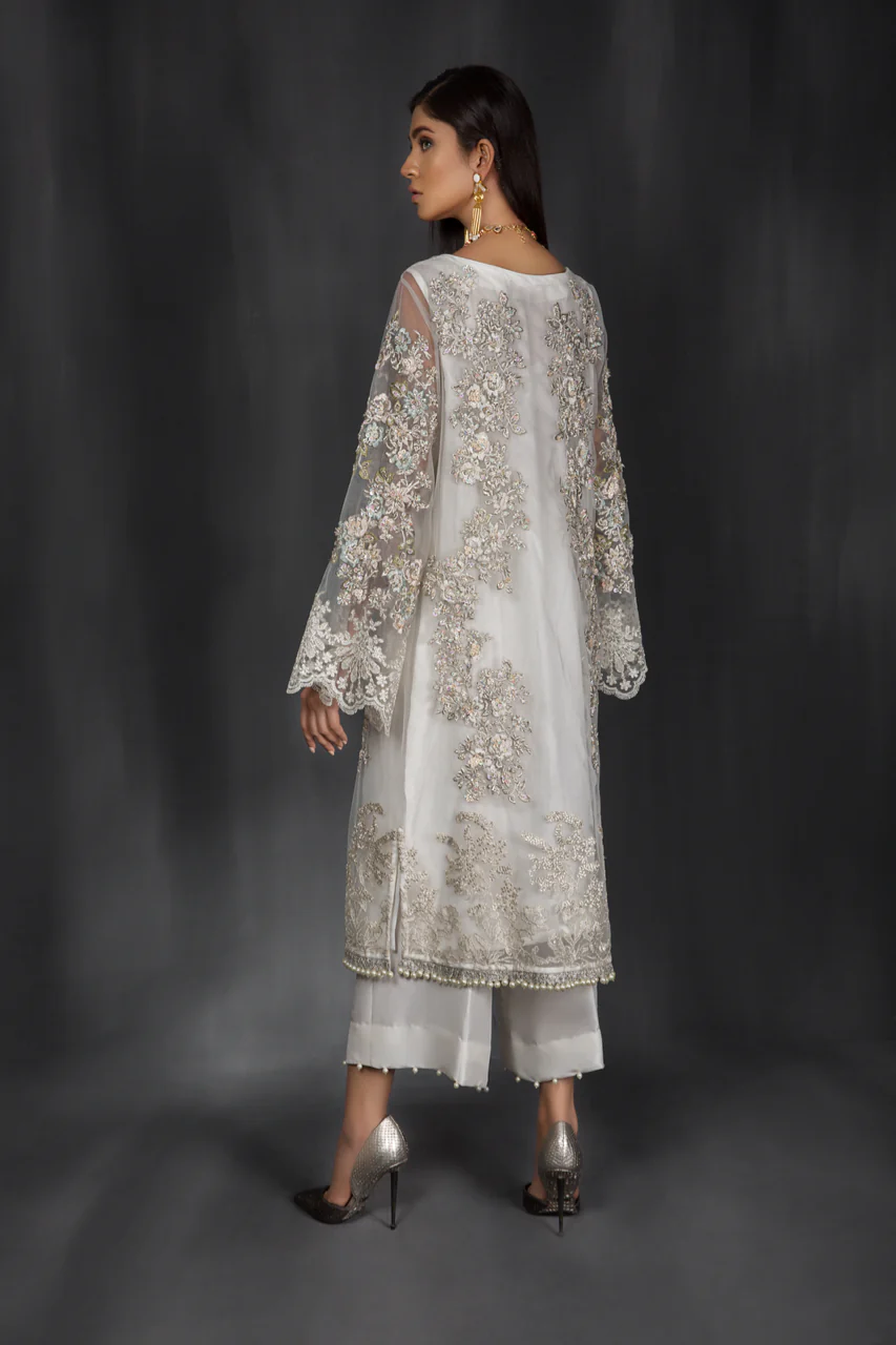 White Outfit - Image 3